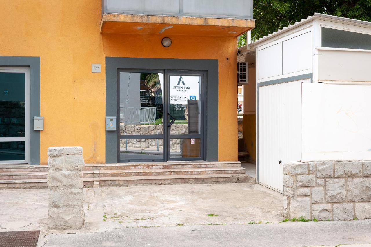 Sesula * Split